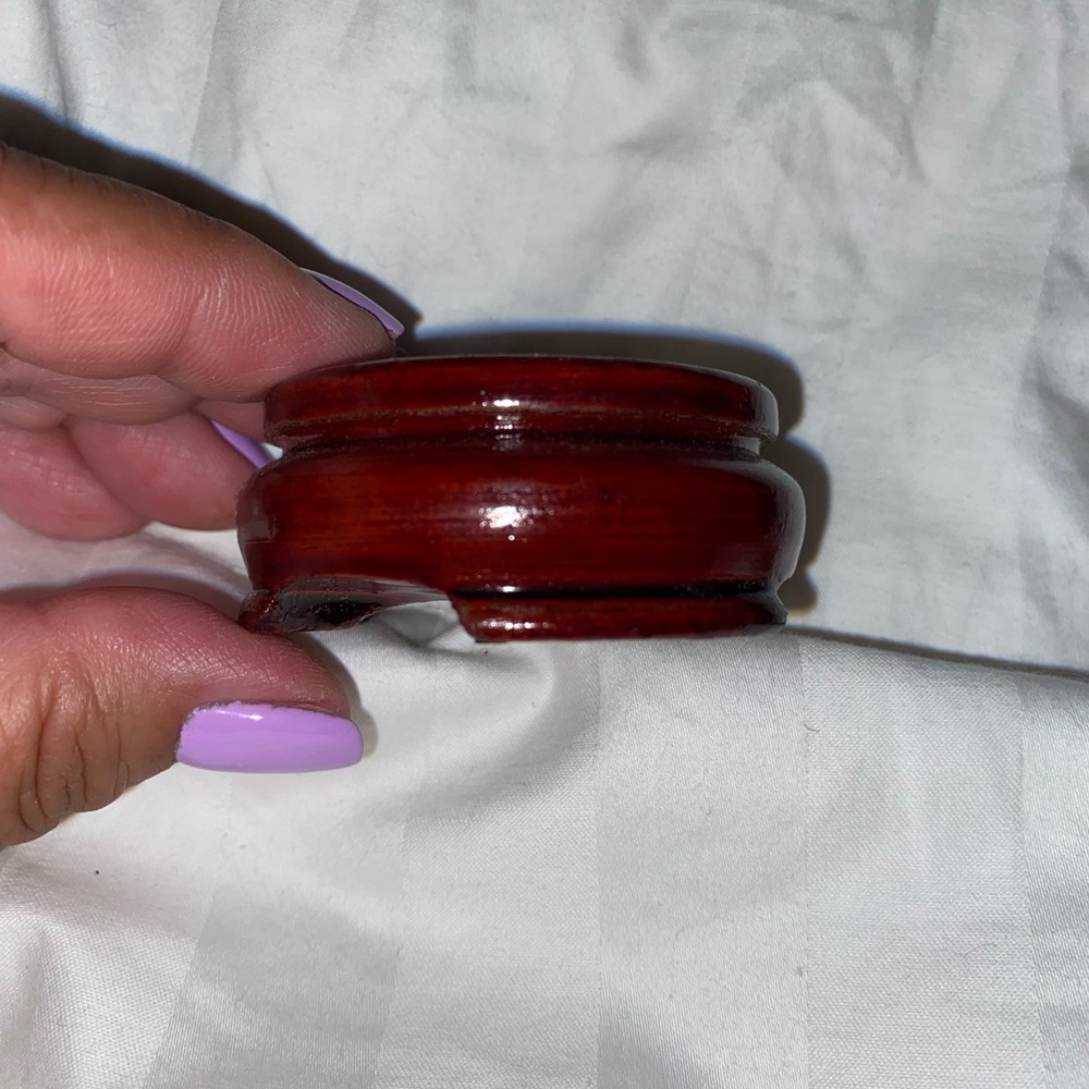 Resin stand